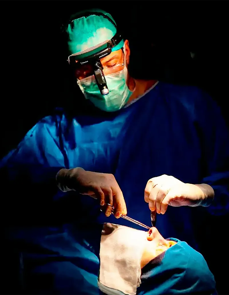 Dr. Pablo Muñoz Cariñanos — especialista en rinoplastia ultrasónica Sevilla